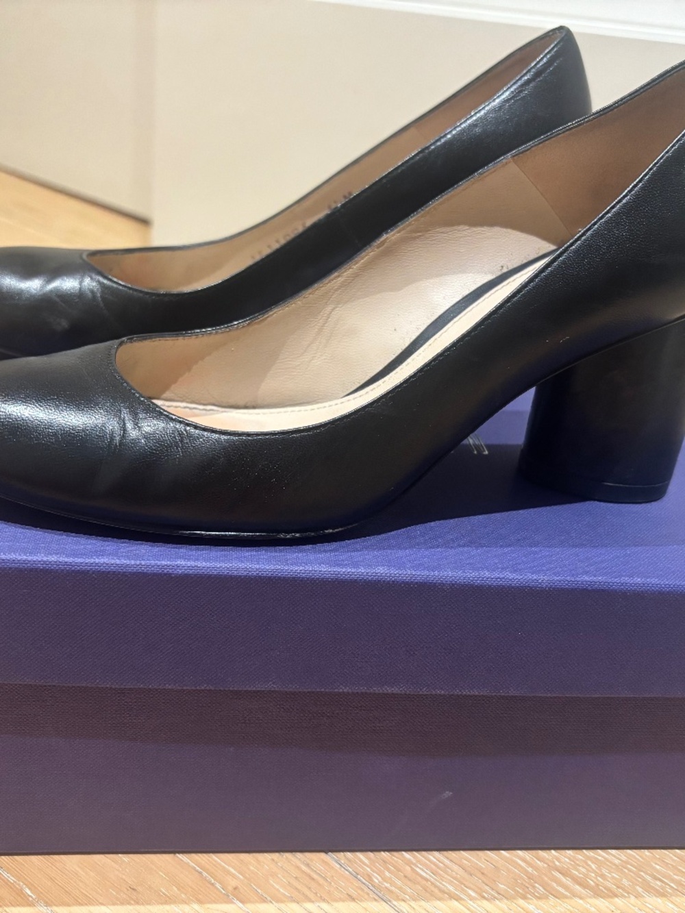 Stuart Weitzman Black Leather Round Block Heel Pump